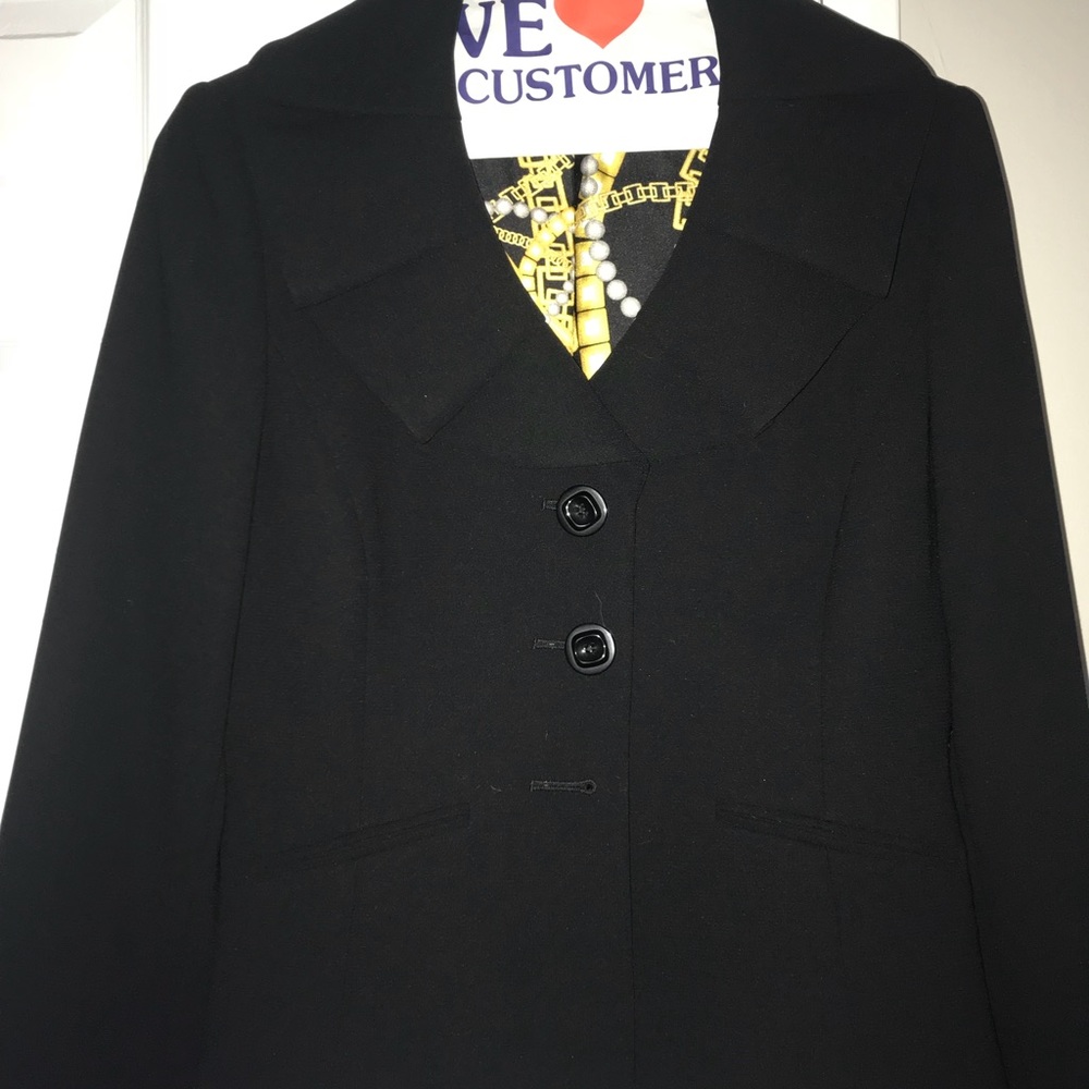Tahari Black blazer size 2P